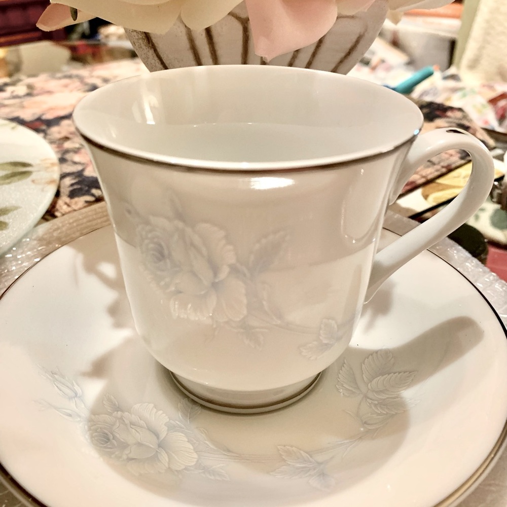 4 Cups & 4 Matching Saucers (8 Items) SEIZAN ROSE Blue & White Roses. JAPAN